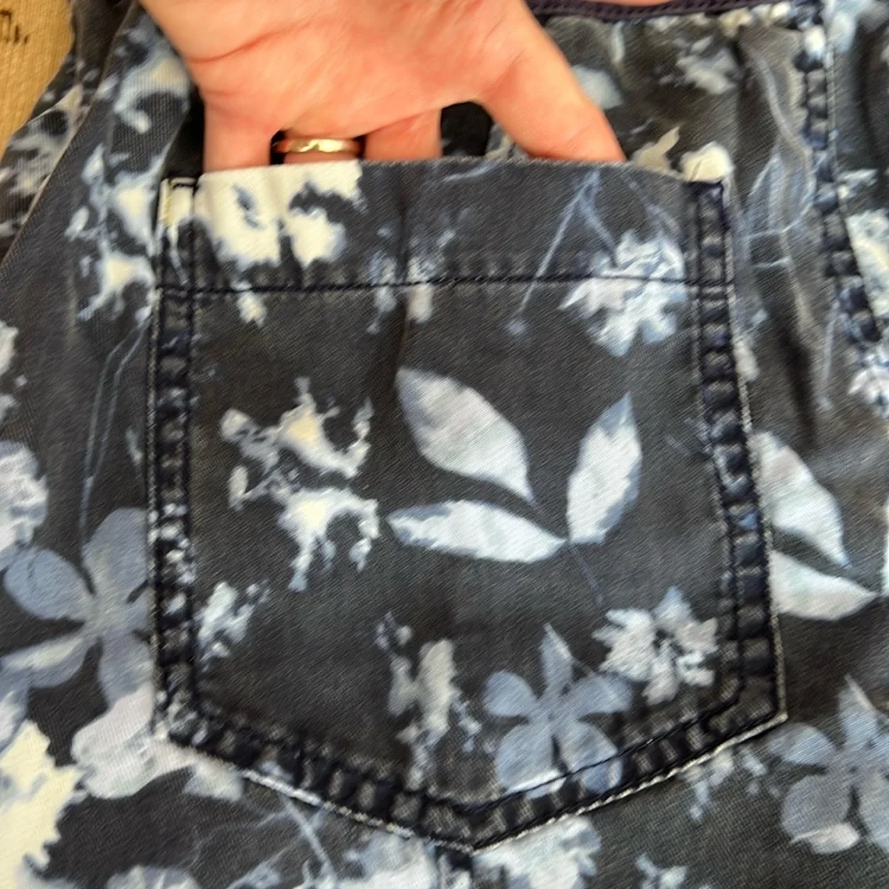 Adorable Anthro Blue Floral Joggers - Picture 9 of 12